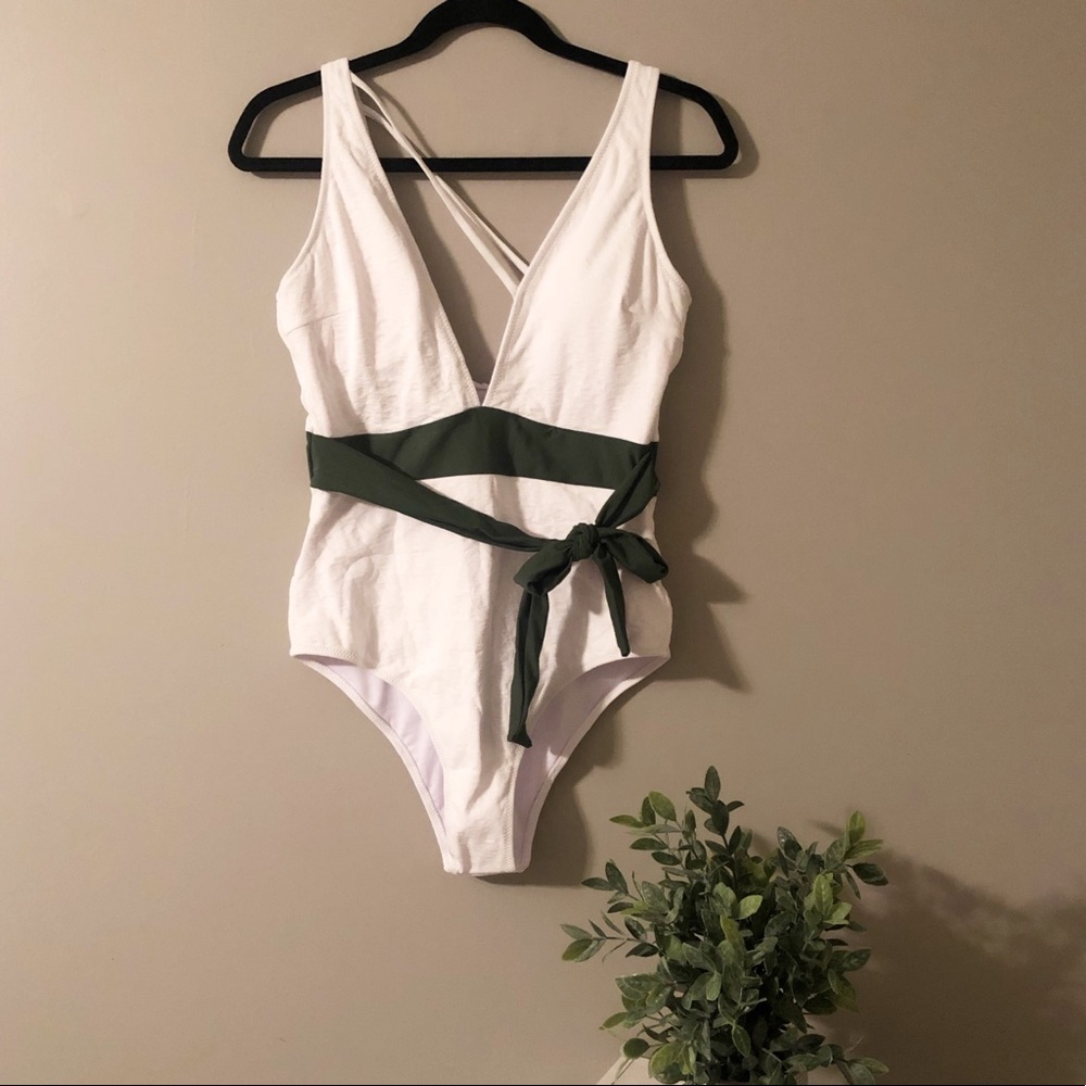NWT Cupshe White Plunge One Piece